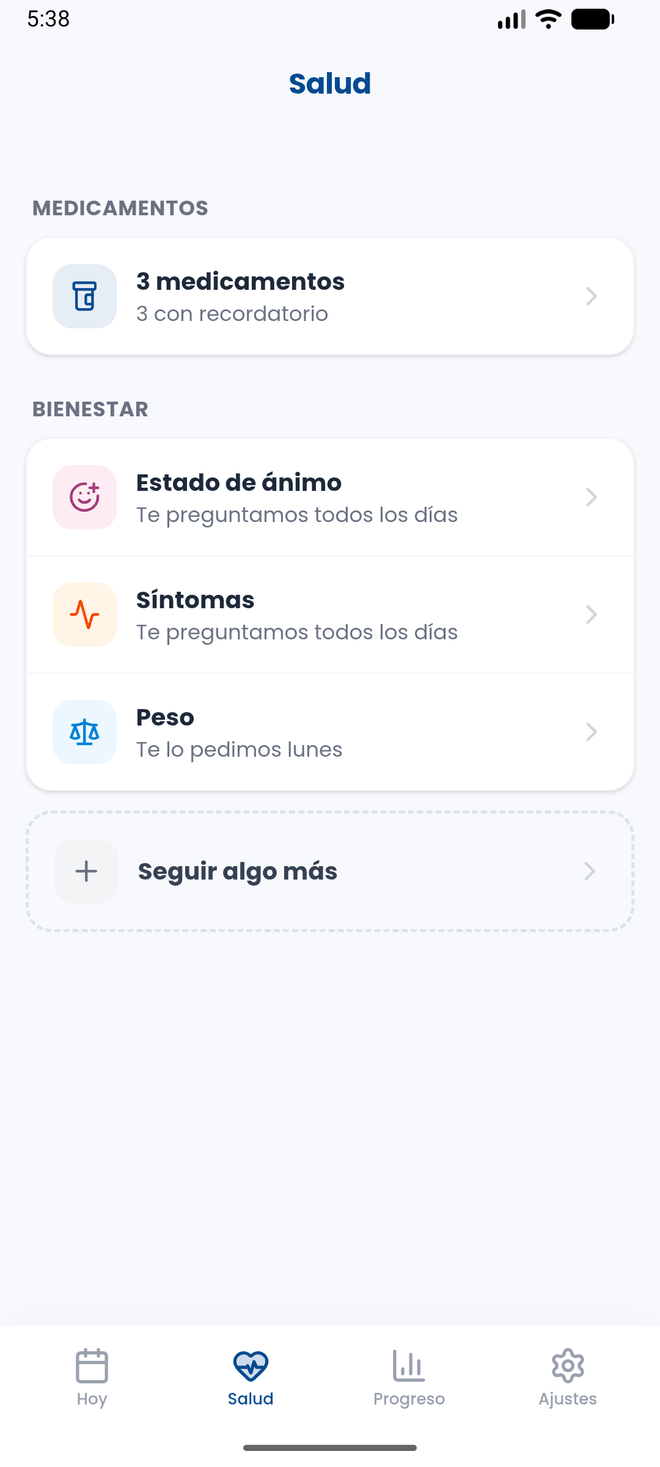 Pantalla de Salud en MITA: la sección Medicamentos con tres tratamientos, los tres con recordatorio, y la sección Bienestar con seguimiento de estado de ánimo, de síntomas y de peso, más la opción de seguir algo más.